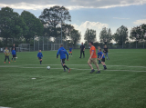 Laatste training S.K.N.W.K. JO10-1 (partijtje tegen de ouders) van woensdag 22 mei 2024 (24/133)